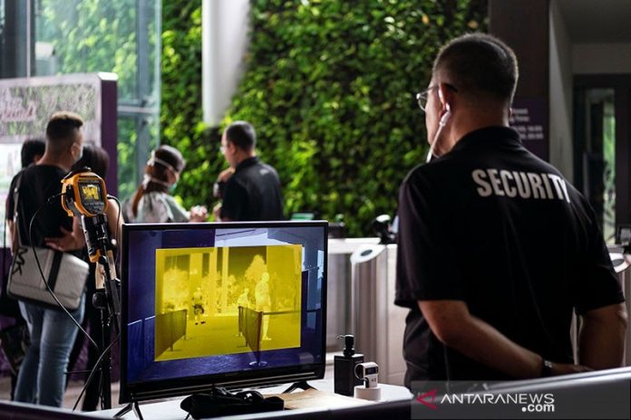 2020-03-08T064620Z_1637495328_RC2IFF90FANE_RTRMADP_3_HEALTH-CORONAVIRUS-SINGAPORE
