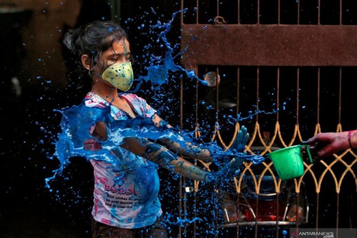 India-Coronavirus-HoliCelebrations-10032020