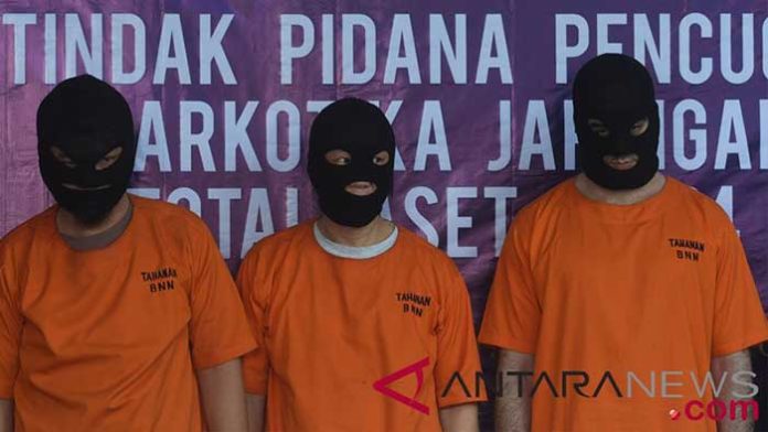 kurir pengedar