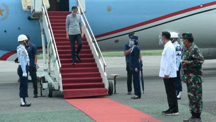 penyuntikan vaksin