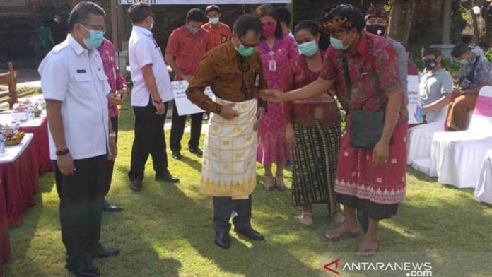 bantuan alat tenun