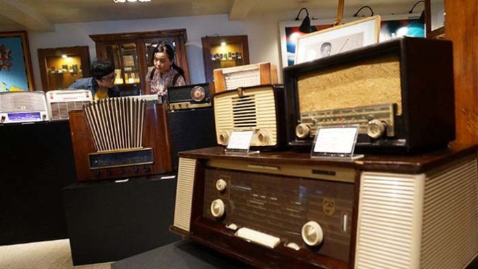 hari radio
