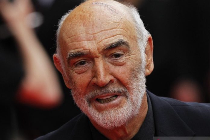 2020-10-31T131908Z_1_LYNXMPEG9U0DD_RTROPTP_4_CINE-SEANCONNERY