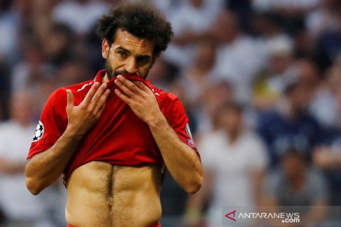 2020-11-13T161254Z_1894218579_RC2G2K9BI7FH_RTRMADP_3_HEALTH-CORONAVIRUS-SOCCER-SALAH