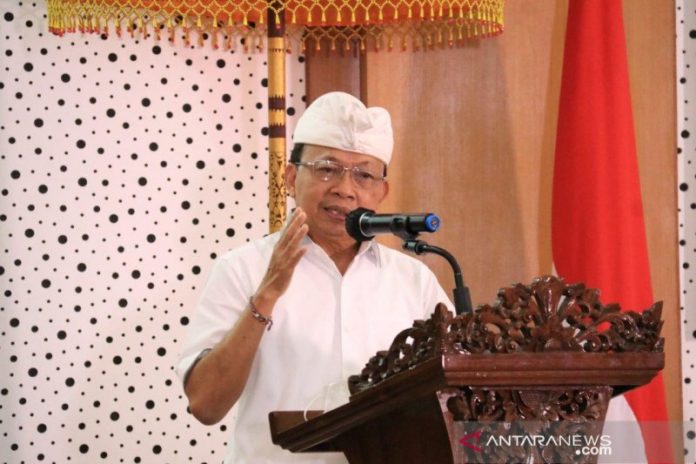 Gubernur-Bali-udeng-putih