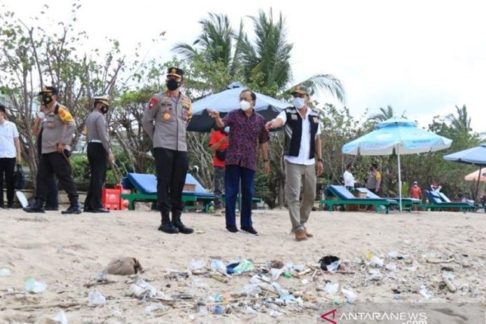 Koster-pantai-kuta