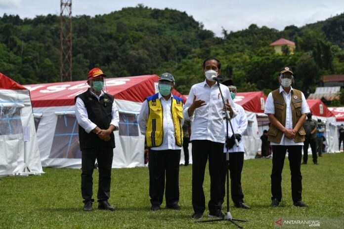 antarafoto-presiden-tinjau-penanganan-gempa-sulbar-190121-sgd-5