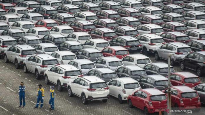 penjualan mobil naik