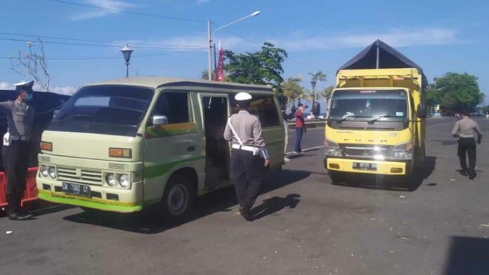 kendaraan tertutup