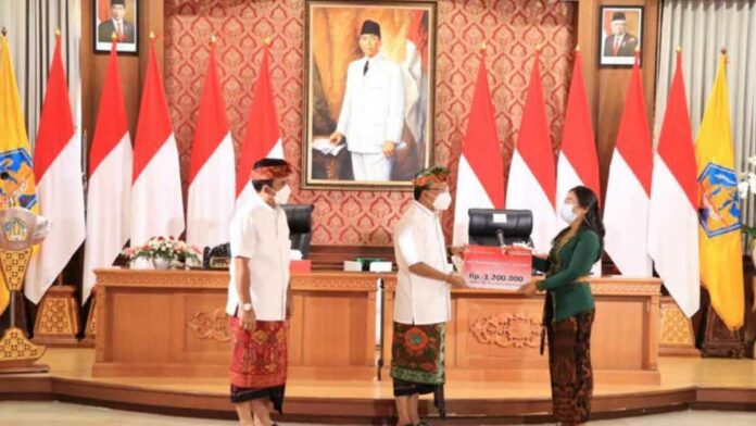 Gubernur bantuan usaha mikro