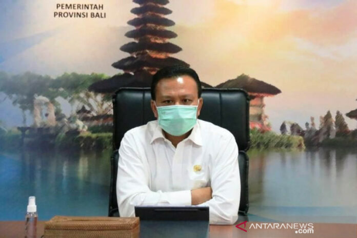 Sekda-bali-baju-putih