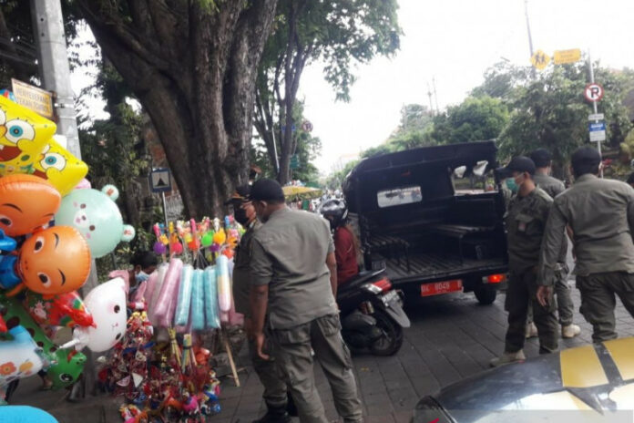 Satpol-PP-Pantau-Prokes