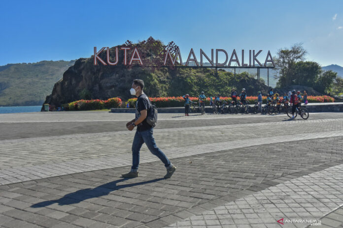 Destinasi-Wisata-Zona-Hijau-Di-Ntb-150821-AS