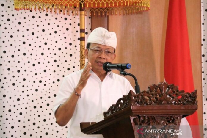 Gubernur-Bali-udeng-putih