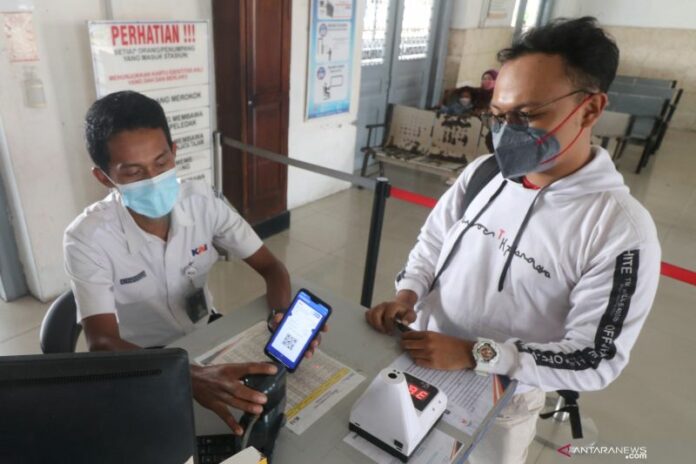 antarafoto-kereta-api-lokal-kembali-beroperasi-220921-pf-3