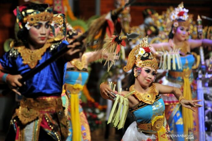 antarafoto-pagelaran-seni-jegog-mebarung-140621-fik-3