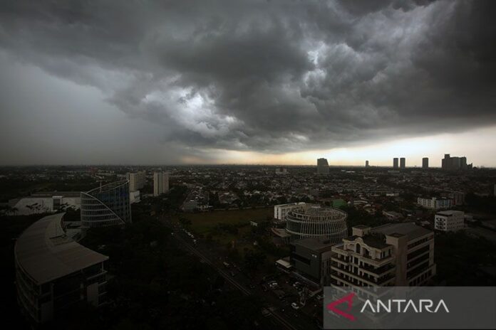 antarafoto-waspada-cuaca-ekstrem-28022022-bal-4 (1)