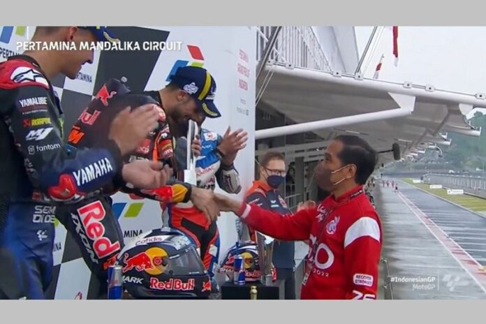 20220320-presiden-podium