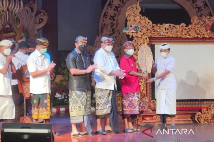 Tumpek-Wayang-edit