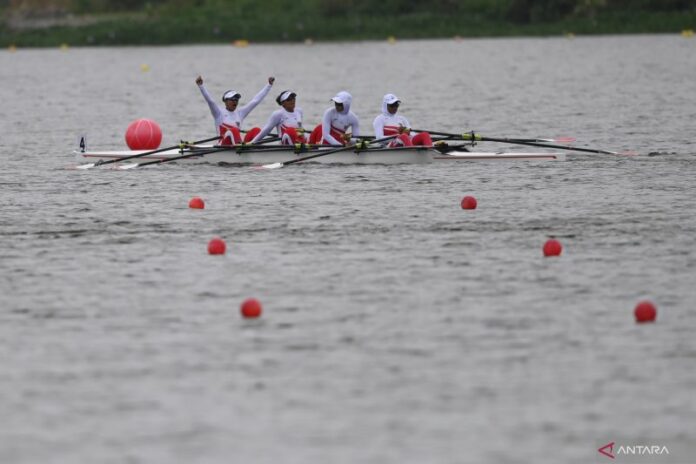 antarafoto-indonesia-raih-perak-dayung-w4x-sea-games-110522-app-3