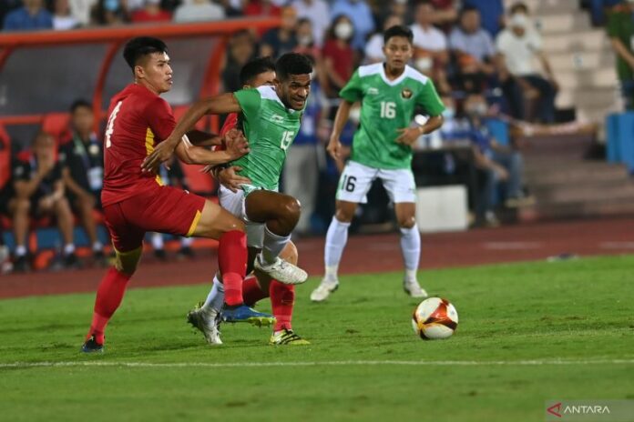 antarafoto-laga-perdana-sepakbola-indonesia-lawan-vietnam-060522-app-2-1