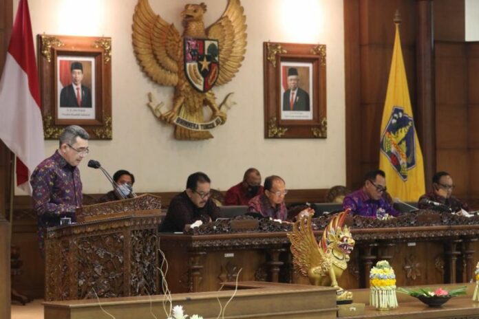 Adhi-Ardhana-sidang-paripurna