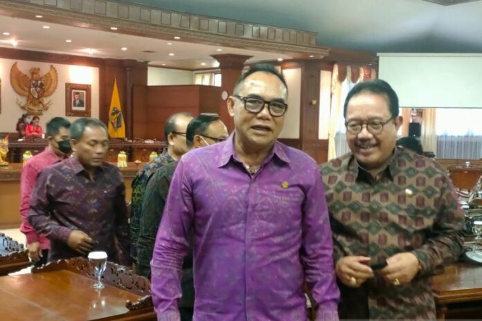 Wagub-Bali-DPRD