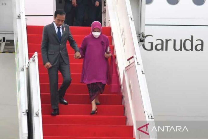 presiden-jokowi-dan-ibu-iriana-tiba-di-tanah-air-usai-berkunjung-ke-empat-negara-220702081134