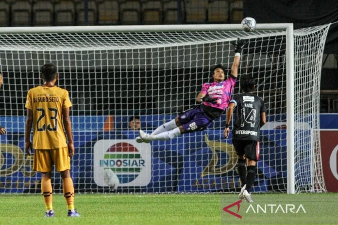 antarafoto-bali-united-melawan-bhayangkara-fc-160622-rai-01