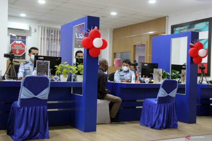 antarafoto-pelayanan-paspor-di-kantor-imigrasi-dumai-08082022-asw-7