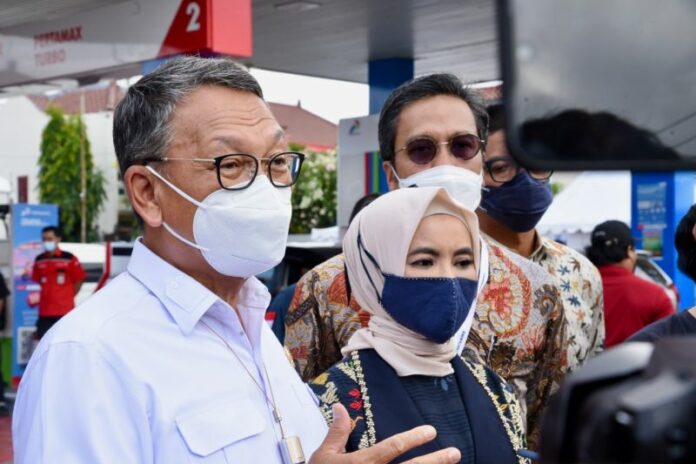 arsip-berita-pastikan-evolusi-kendaraan-listrik-menteri-esdm-tinjau-spbu-ges-pertamina-di-denpasar-bali-fie2sok