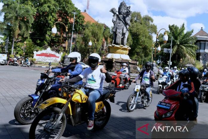Kampanye-Penggunaan-Kendaraan-Listrik-240722-fik-1