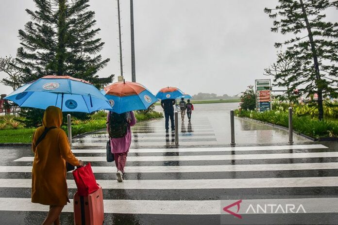 antarafoto-cuaca-ekstrem-maluku-110722-fba-5