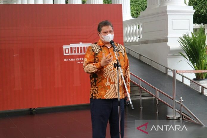 20221003-menko-airlangga-di-istana-01