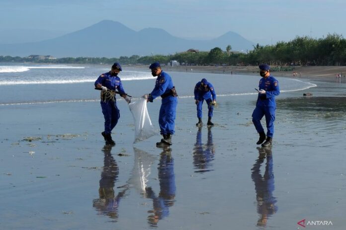 antarafoto-bulan-cinta-laut-pantai-kuta-bali-100322-nhw-3