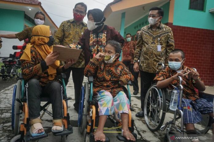 antarafoto-kunjungan-mensos-dan-menko-pmk-di-solo-290121-yud-7