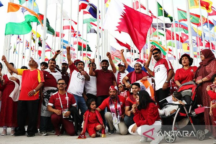 2022-11-18T124940Z_767229492_UP1EIBI0ZMPAA_RTRMADP_3_SOCCER-WORLDCUP-QATAR