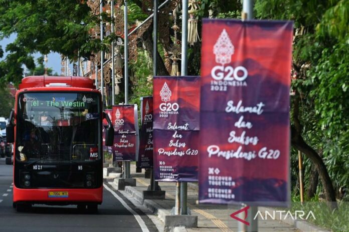Bus-listrik-Ktt-G20-121122-fik-11