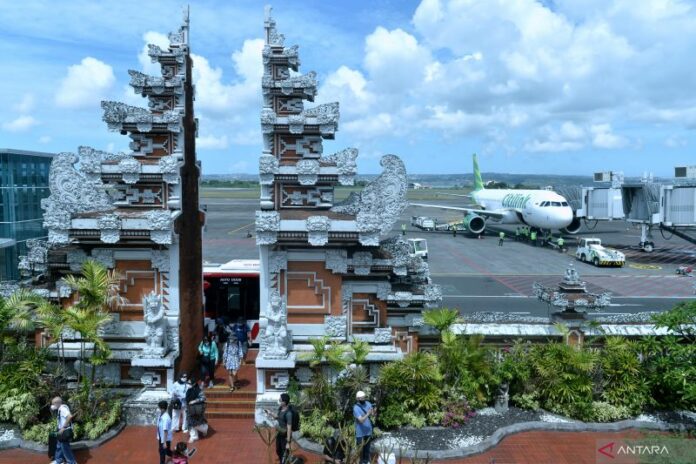 antarafoto-penumpang-bandara-bali-meningkat-140822-fik-6