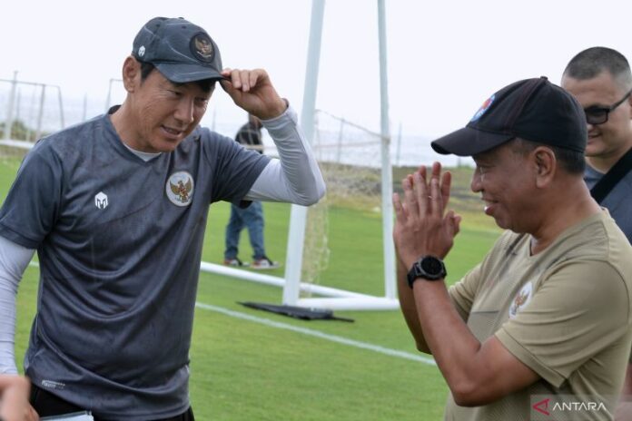 antarafoto-menpora-tinjau-pemusatan-latihan-timnas-031222-fik-1