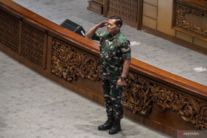 antarafoto-paripurna-dpr-panglima-tni-131222-aaa-5