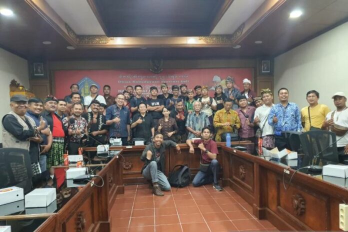 Sekaa-bondres-arak-bali