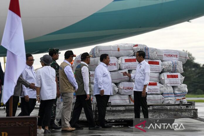 antarafoto-presiden-melepas-bantuan-kemanusiaan-ke-turki-dan-suriah-210223-sgd-2