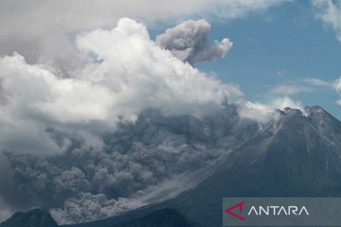 Erupsi-Gunung-Merapi-110323-hnd-12