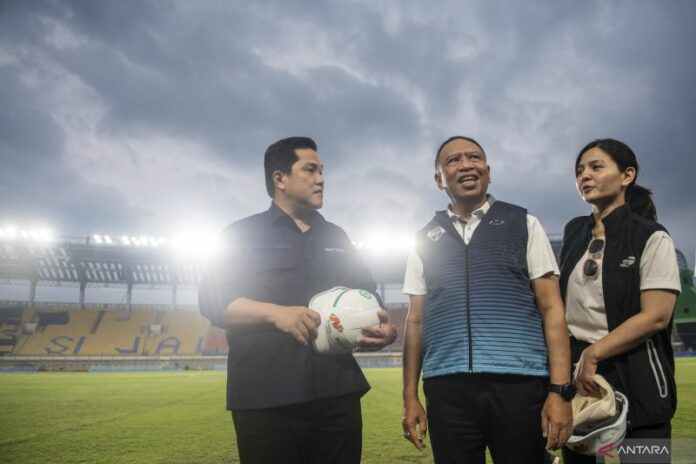 antarafoto-ketum-pssi-tinjau-stadion-si-jalak-harupat-110323-agr-5 (1)