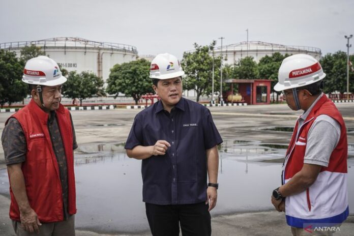 antarafoto-menteri-bumn-tinjau-pertamina-integrated-terminal-jakarta-04032023-dr-03