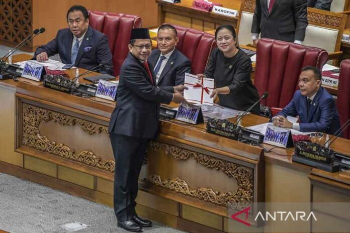 antarafoto-sidang-paripurna-dpr-sahkan-perppu-pemilu-jadi-uu-04042023-gp-3