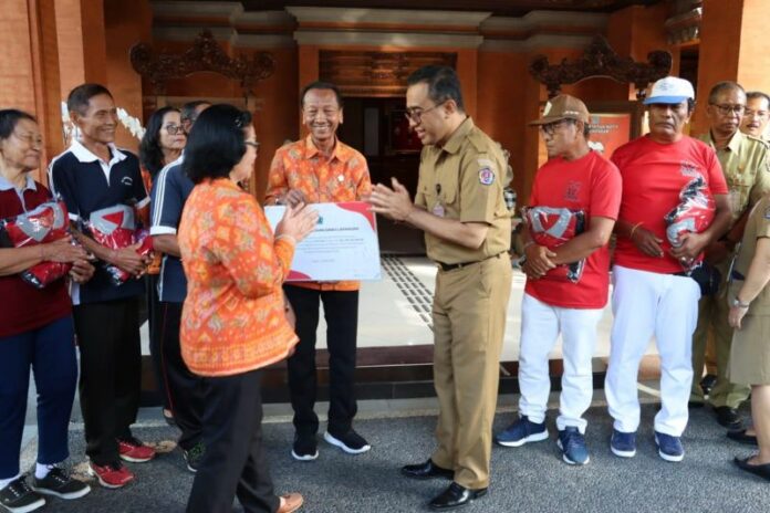 PWS-bantu-seragam