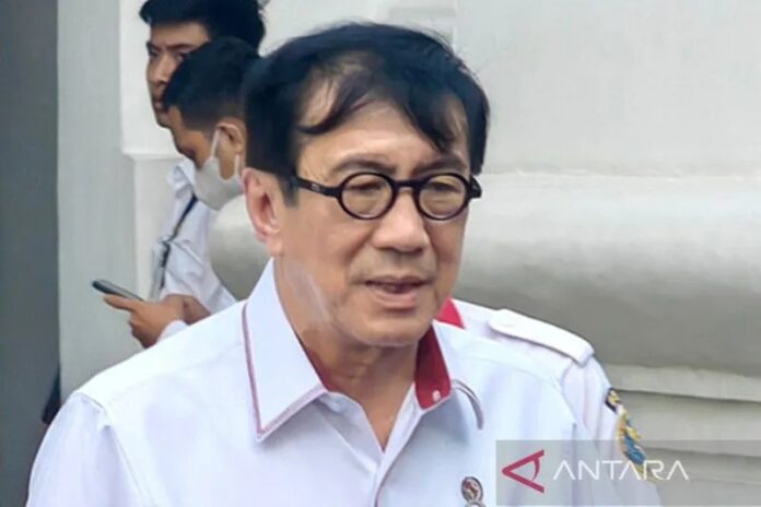 20230612-menkumham-di-istana-01 (1)