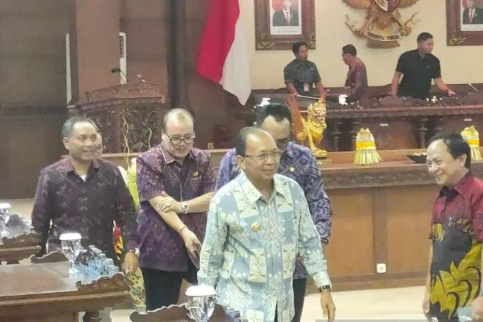 Koster-DPRD-Bali-edit.jpg
